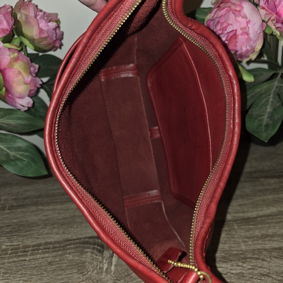 Coach 9033 ERGO Pocket ZIP  RED  EUC VINTAGE PRICE IS FIRM - Picture 11 of 16